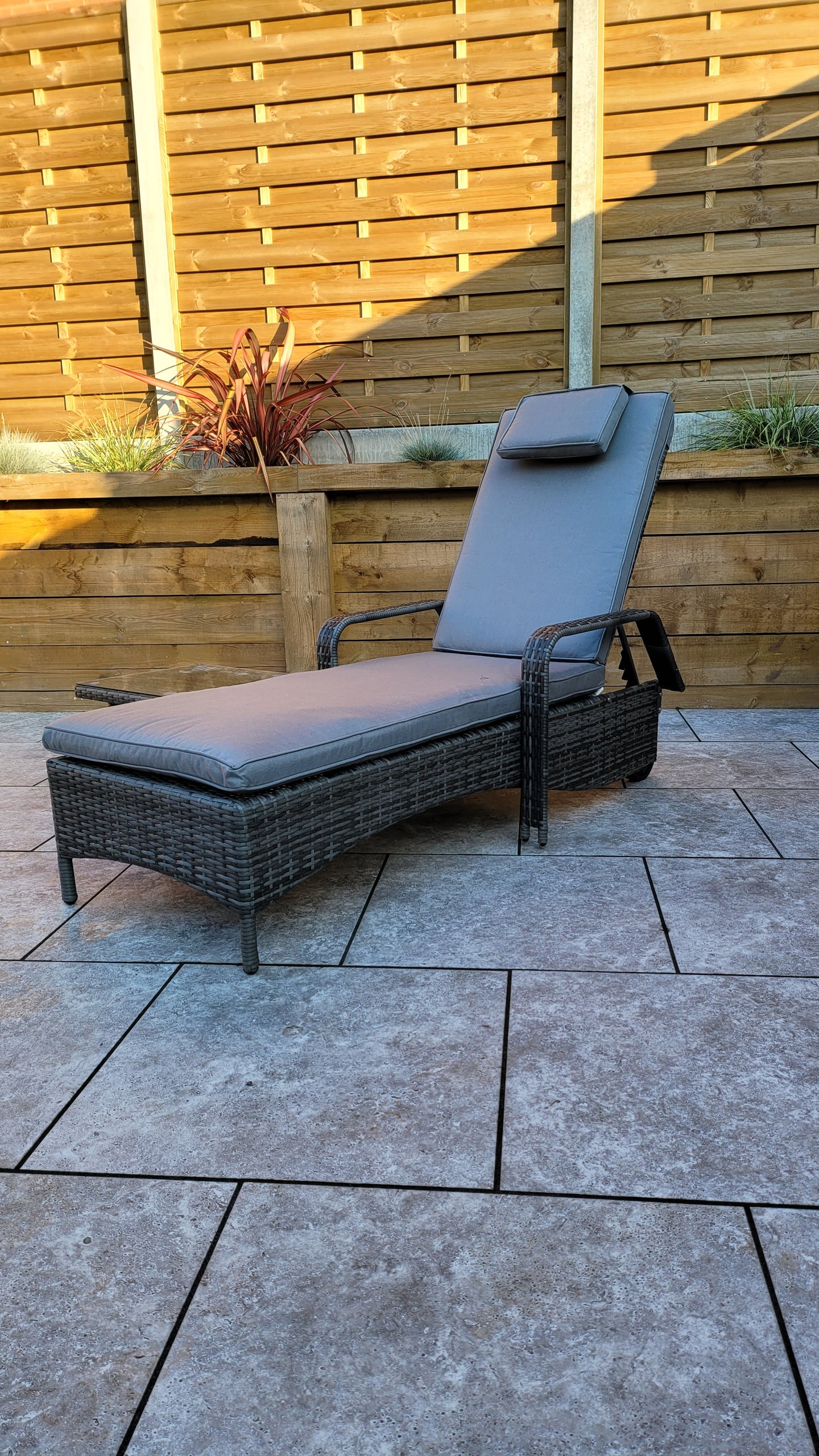 Signature Weave - Outdoor Furniture - Savannah Single Sunlounger With Drinks Table In Flat Grey Weave